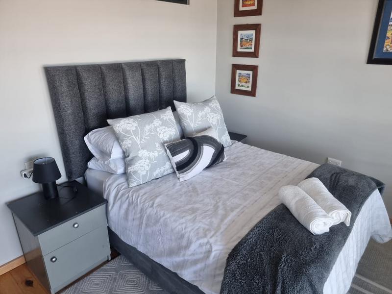 To Let 6 Bedroom Property for Rent in Outeniqua Strand Western Cape